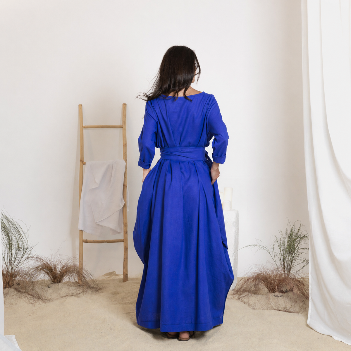 Lockeres Leinen-Maxikleid mit Armbandärmeln und Gürtel in Royalblau