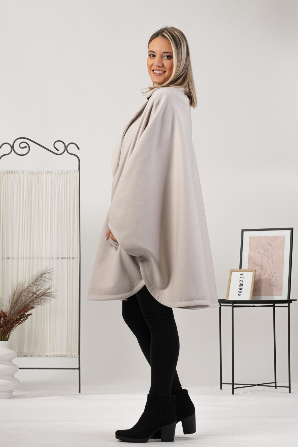 One-size off-white cape with relaxed drop shoulders