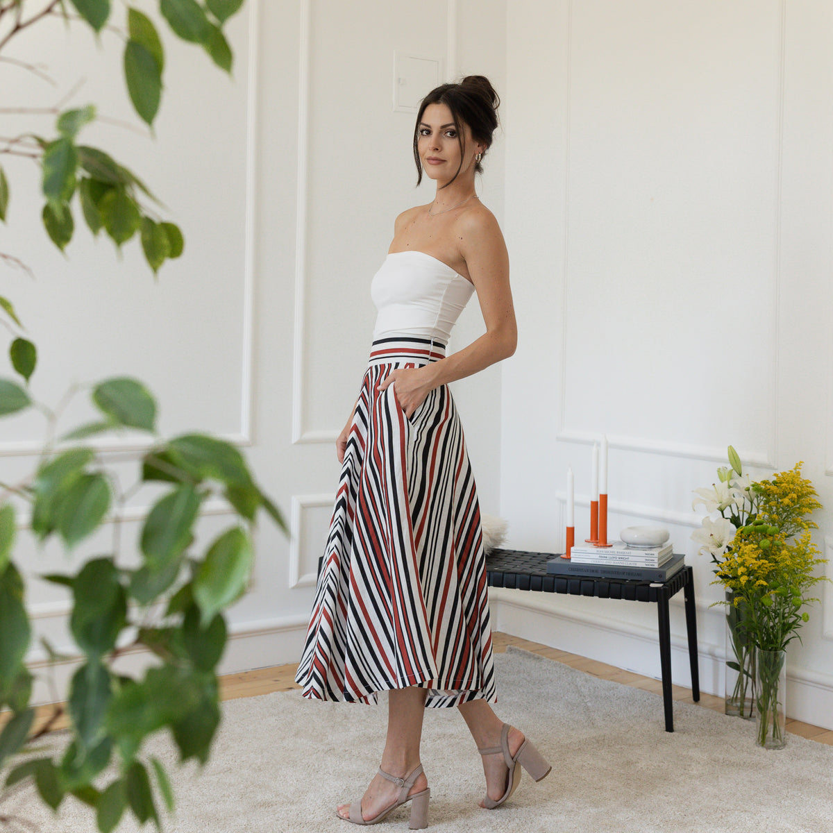 Side view of midi linen skirt with pockets