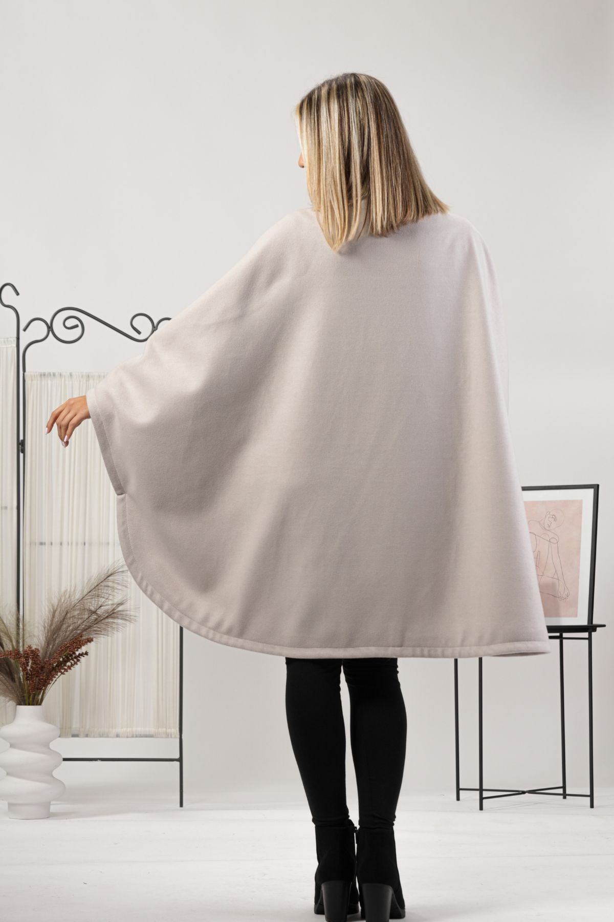 One-size off-white cape with relaxed drop shoulders