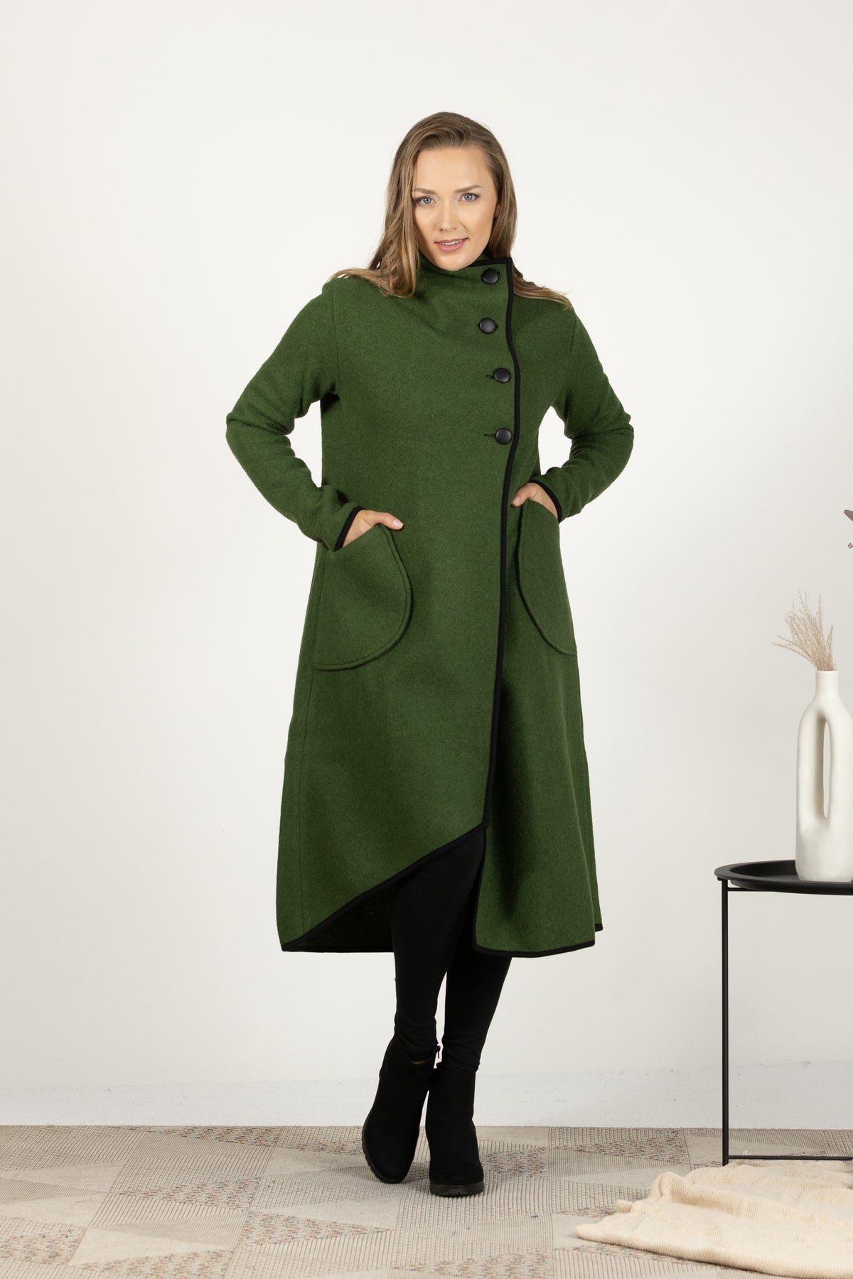 Elegant dark green wool coat in raspberry with high neckline
