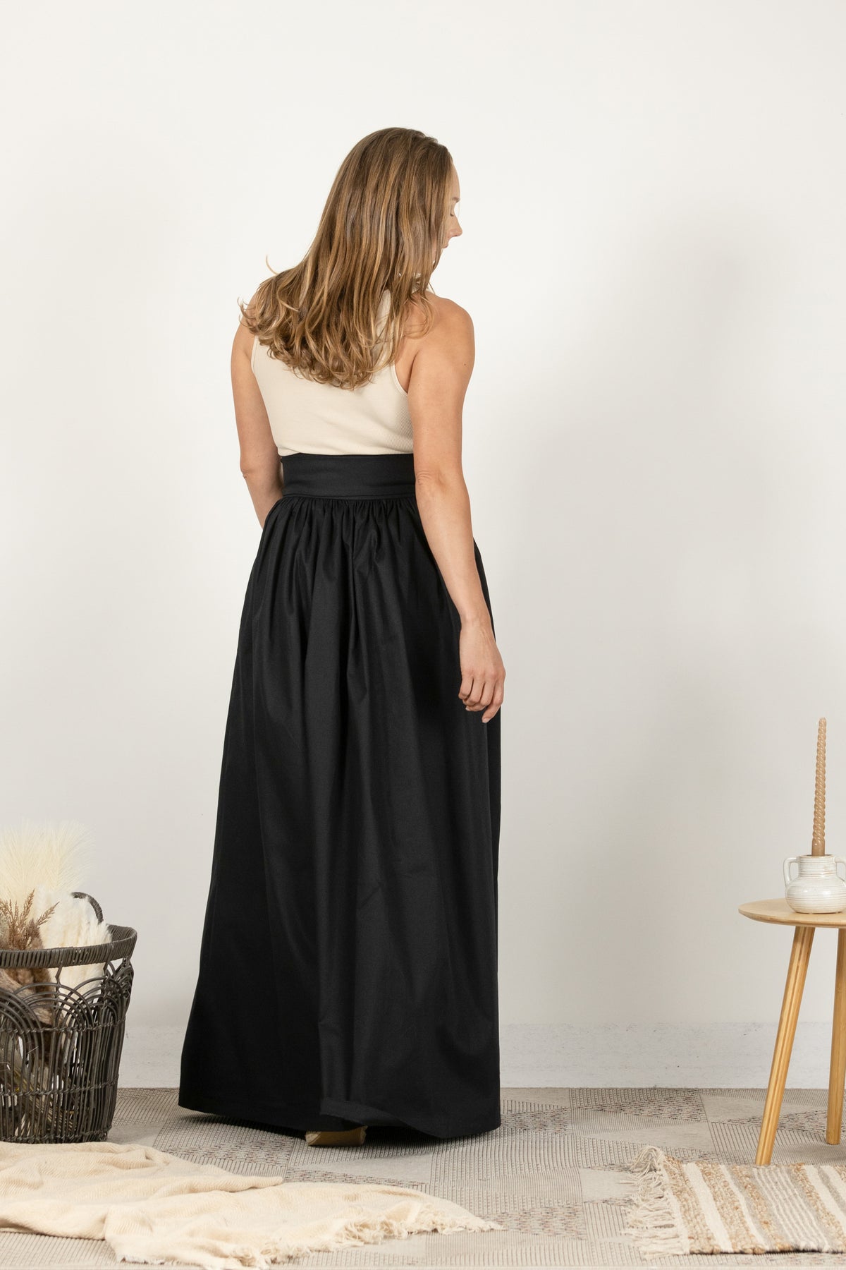 Elegant Black Skirt for Any Occasion