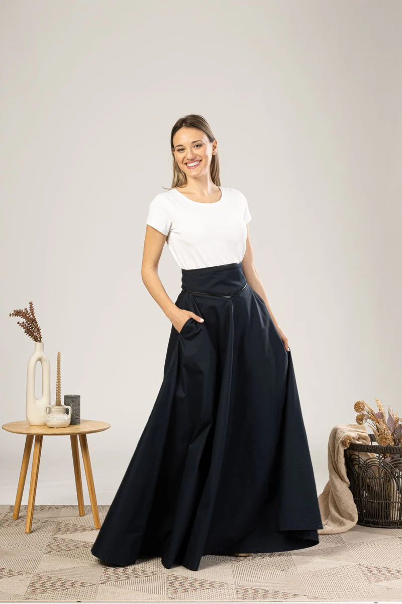 Elegant high-waisted skirt front view

